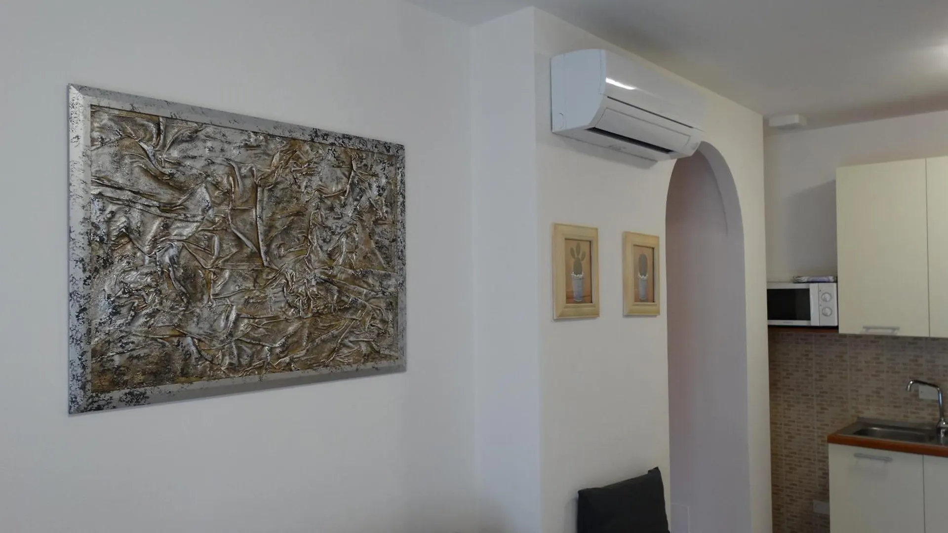 Rose Apartment Luni
