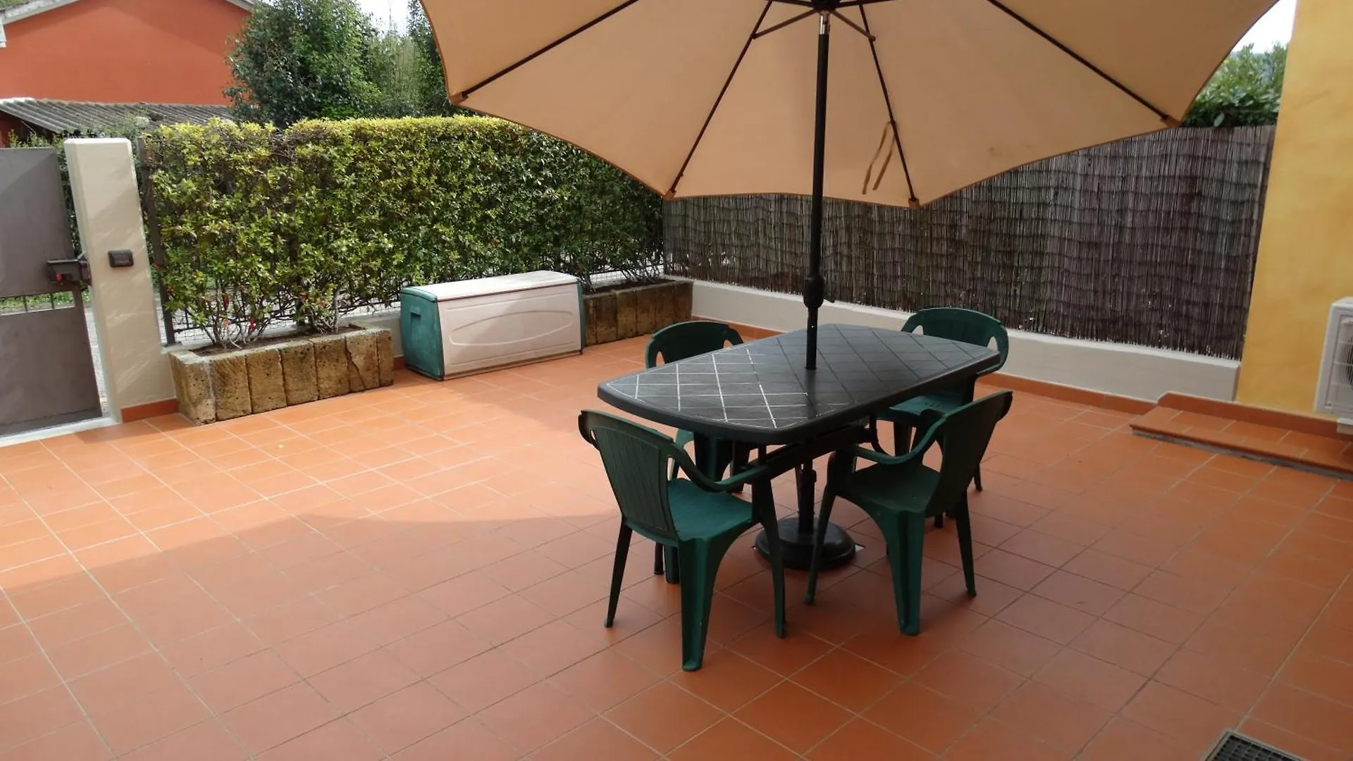 Rose Apartment Luni 0*,  Italia
